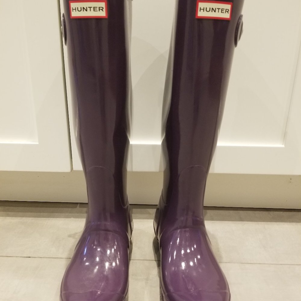 LIKE NEW HUNTER ORIGINAL TALL GLOSS RAIN BOOTS PURPLE SIZE 8
